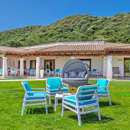 Hotel Tenuta Lu Baroni 3*