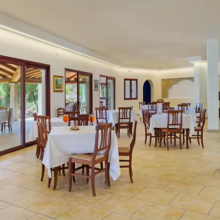 Hotel Tenuta Lu Baroni